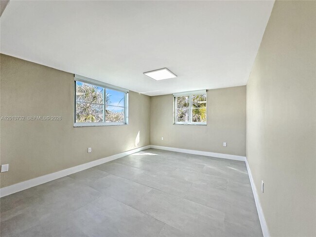 Building Photo - 1145 Normandy Dr