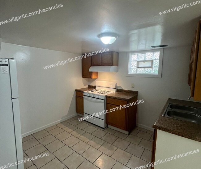 Building Photo - 1677 W 14th Ave