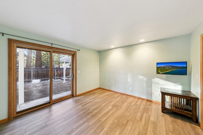 Building Photo - 926 Tanglewood Dr