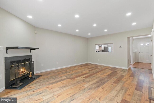 Building Photo - 1004 Dartmouth Glen Way