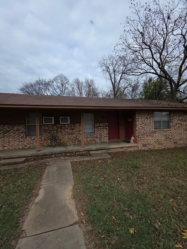 Primary Photo - 218 Sequoyah Way