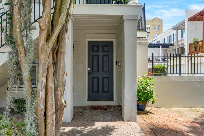 Front Door, Electronic Lock - 716 Barnard St