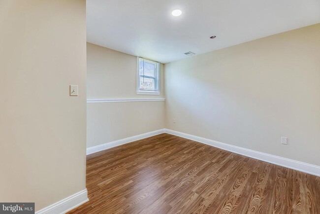 Building Photo - 1321 Maple Ave