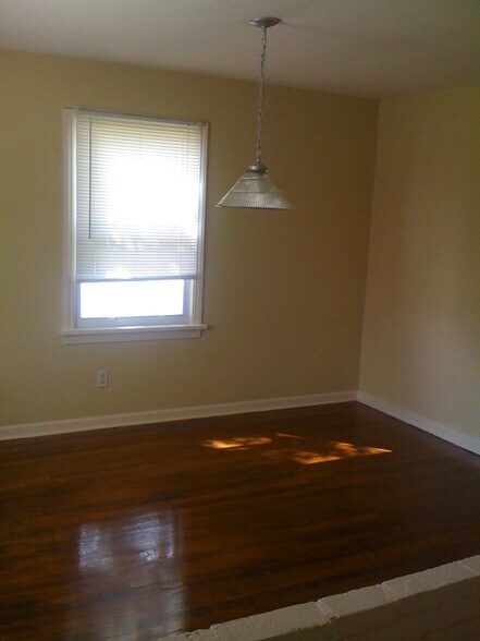 Building Photo - 1231 Longwood St