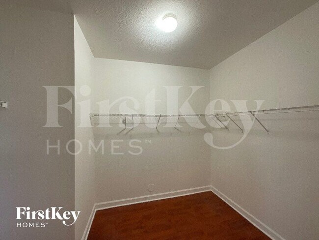 Building Photo - 377 NE 29th Terrace