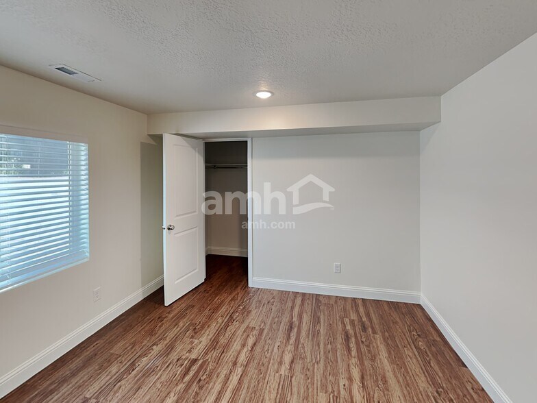 Building Photo - 11122 S Seagrass Dr