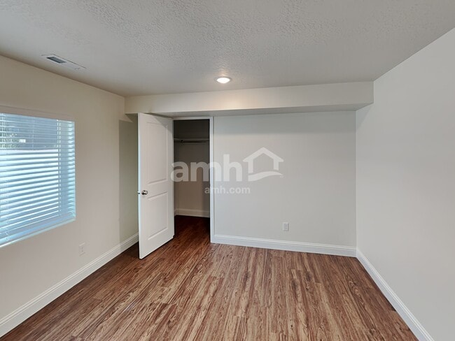 Building Photo - 11122 S Seagrass Dr