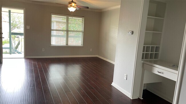 Building Photo - 845 Augusta Dr