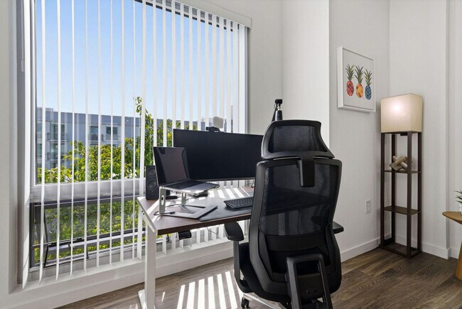 Building Photo - 1201 4th St