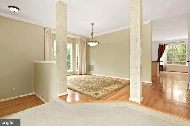 Building Photo - 12489 Lucas Dr