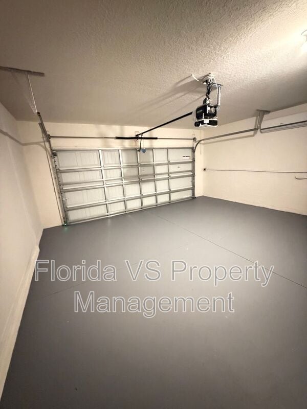 Building Photo - 804 Horsetail Dr