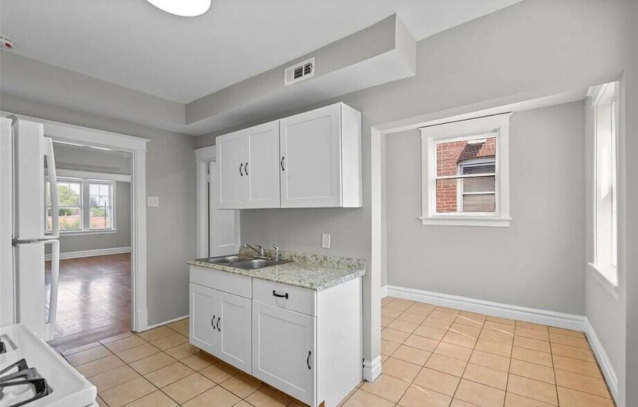 Kitchen - 3246 S Compton Ave