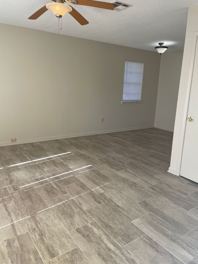 Building Photo - 138 Hummingbird Ln