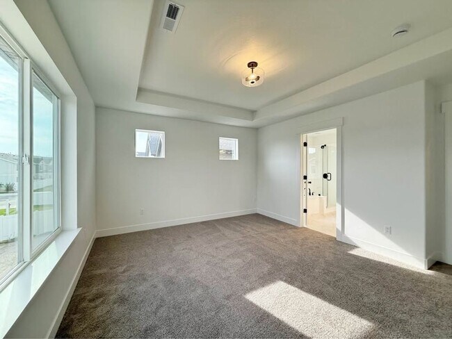 Building Photo - 3759 950 N