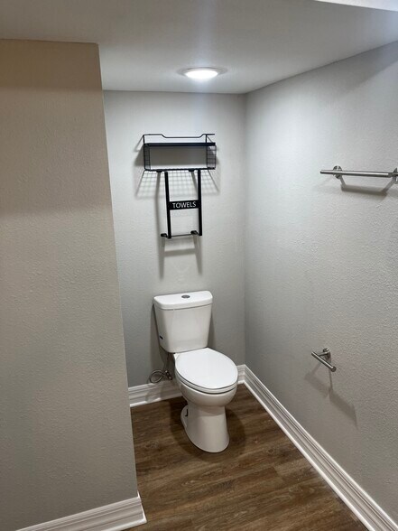 Building Photo - 8715 Fowler Ave