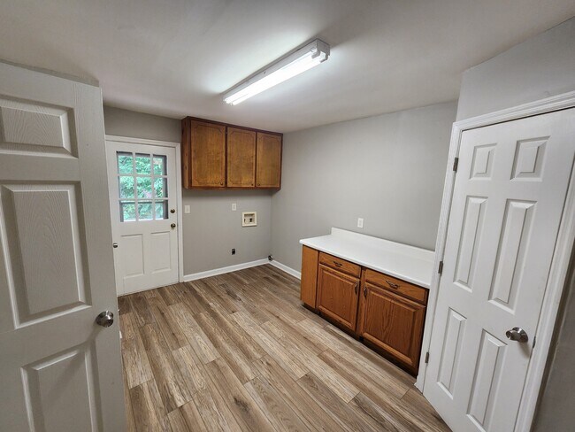 Building Photo - 829 E Glochester Pl NW