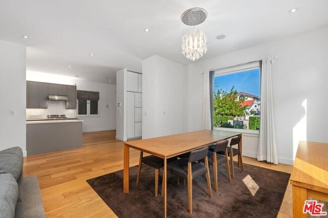 Building Photo - 429 N Lucerne Blvd