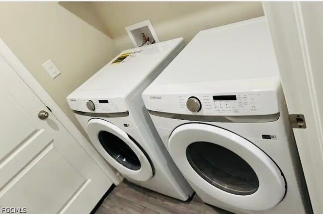 Building Photo - 1715 Chiquita Blvd S