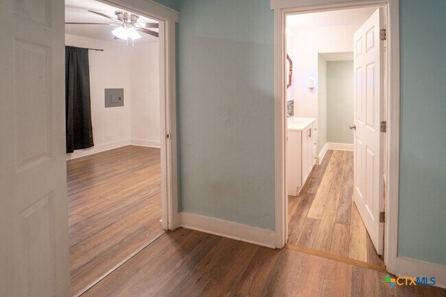 Building Photo - 1006 W North St