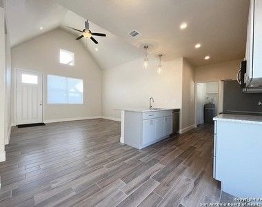 Building Photo - 2519 Golf Dr