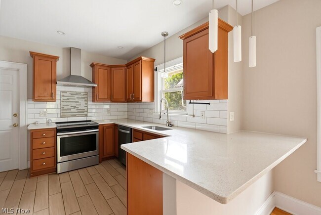 Building Photo - 3423 Beechwood Ave