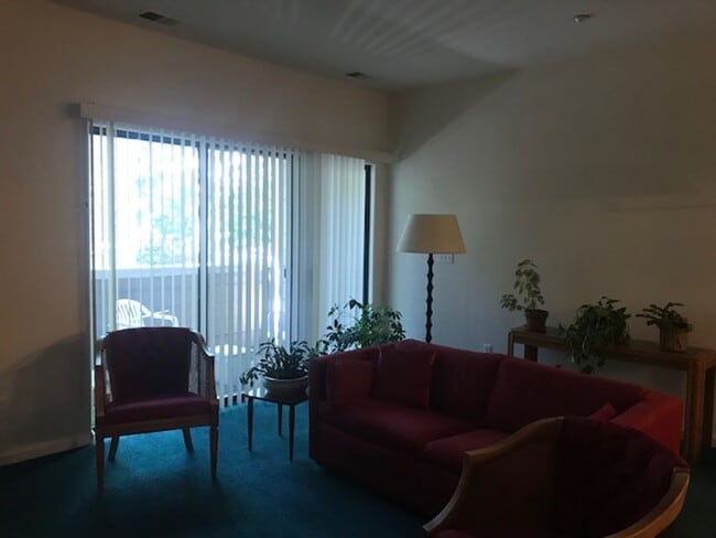 Building Photo - Very nice 2 bedroom 2 bathroom condo at Mountain Gate II.