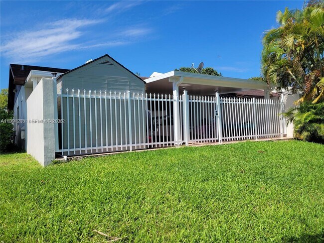 Building Photo - 4919 SW 139th Ct