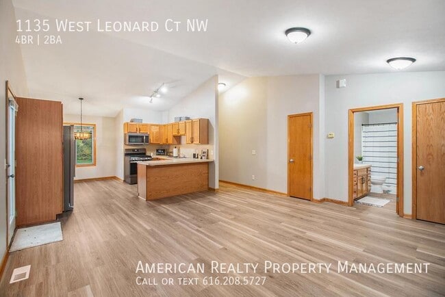 Building Photo - 1135 W Leonard Ct