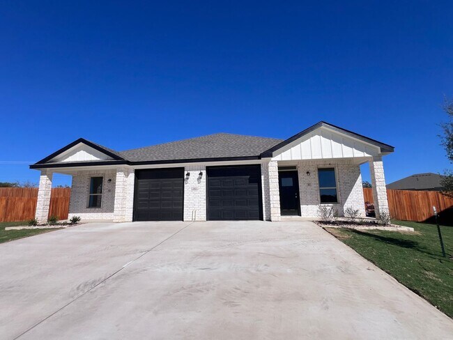 Primary Photo - 110 Levi Ct