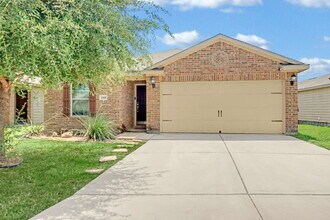 Building Photo - APPROVED APPLICATION + DEPOSIT = NO PRORATED RENT FOR SEPTEMBER! FIRST LEASE PAYMENT DUE OCTOBER ...