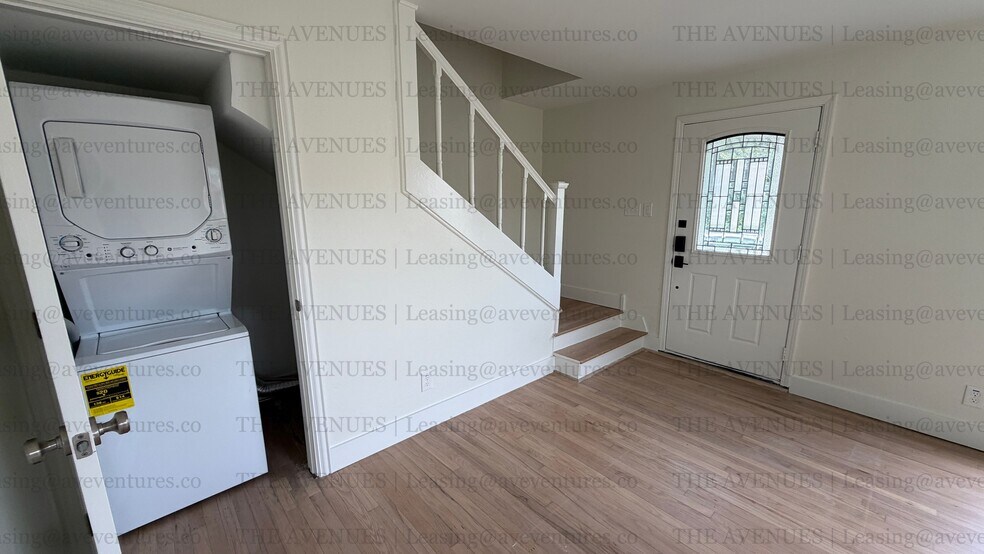 Building Photo - 305 N Oak Cliff Blvd