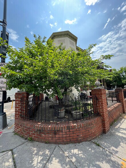Building Photo - 1131 8th St NE