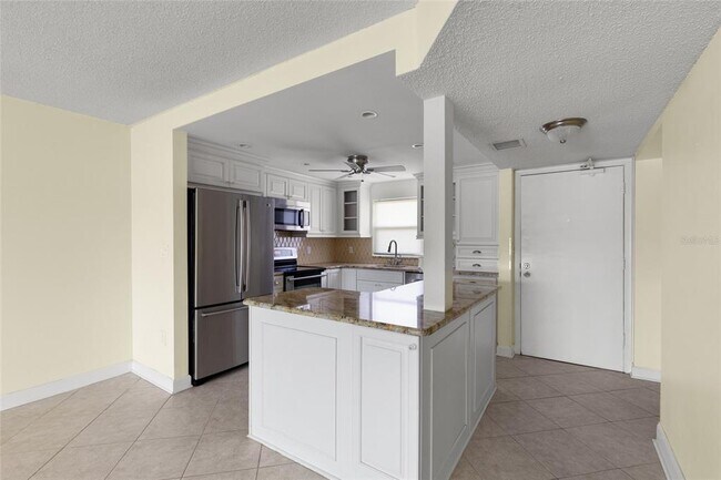 Building Photo - 4775 Cove Cir