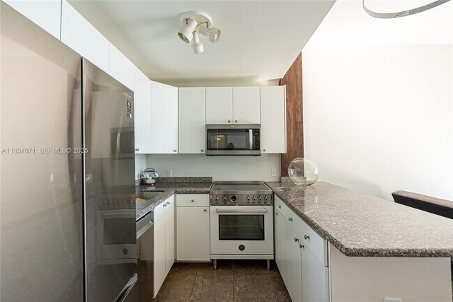 Building Photo - 770 NE 69th St