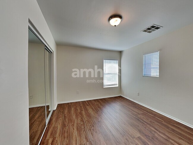 Building Photo - 3005 W Ferruccio Pl