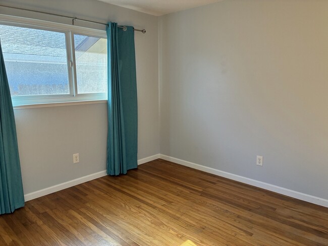 Building Photo - 3236 Rosemont Dr