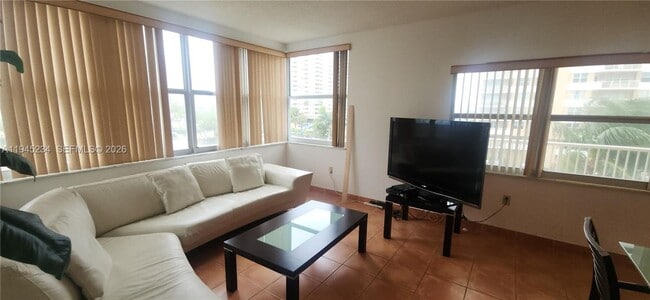 Building Photo - 1985 S Ocean Dr