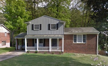 Building Photo - 4 bed and 2.5 bath in Atlanta!