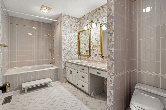 Building Photo - 274 Elkins Rd