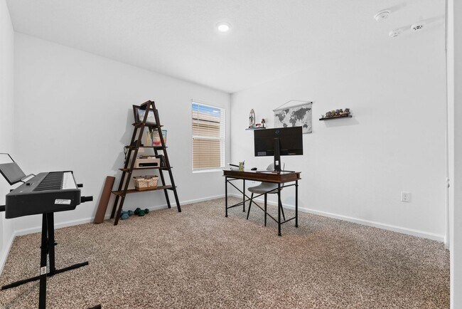 Building Photo - Almost new 3 bed 2 bath home