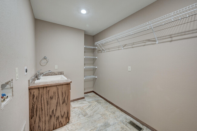Building Photo - 117 Briarbrook Dr