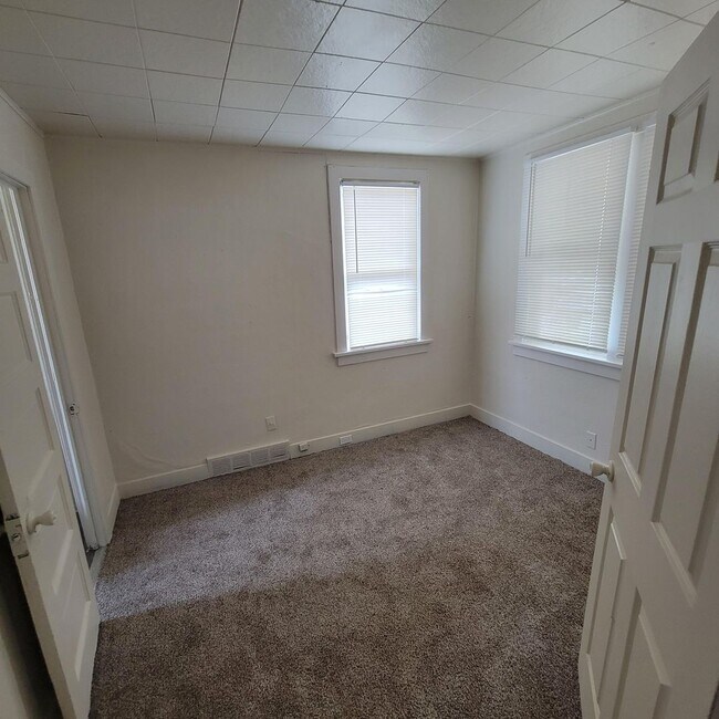 Building Photo - 4 bedroom lower South Hill home