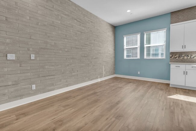 Building Photo - 945 E Mason Ln