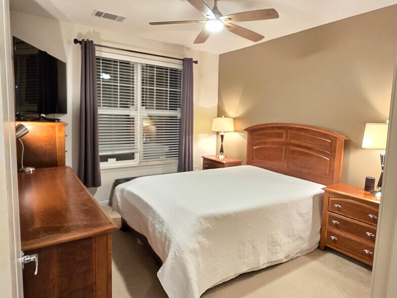 Building Photo - 350 W Elm St