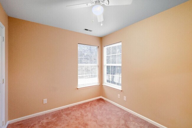 Building Photo - Charming 3BR House with Big bonus room ove...