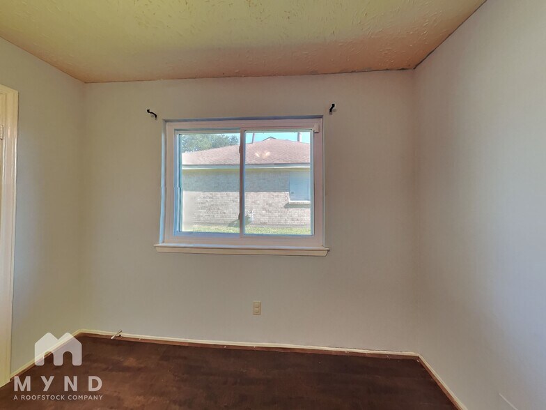 Building Photo - 414 Enfield Dr