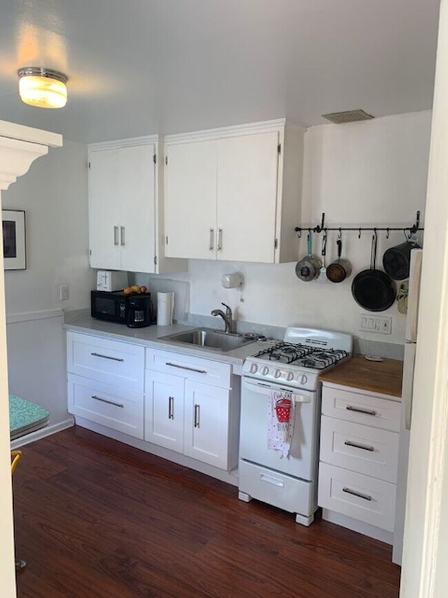 Building Photo - 20592 Foothill Dr