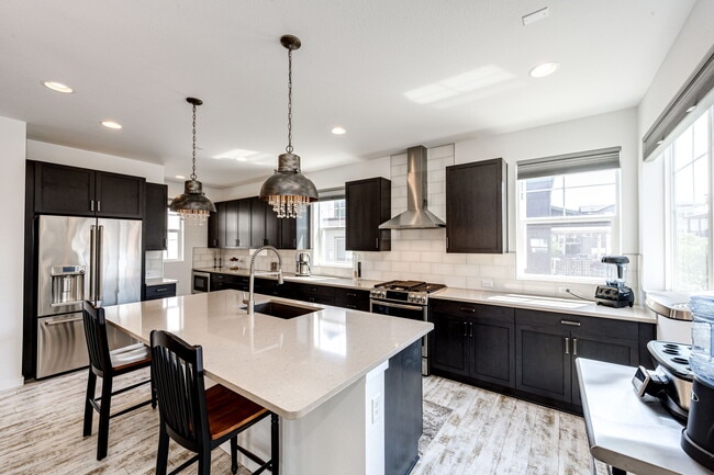 Building Photo - 8881 Southurst St