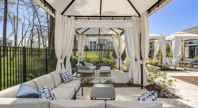 Building Photo - 4010 Waiting St