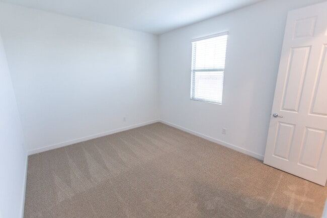 Building Photo - 23007 E Watford Dr